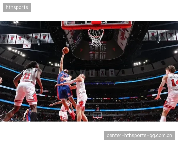 NBA抢断后一条龙暴扣得手